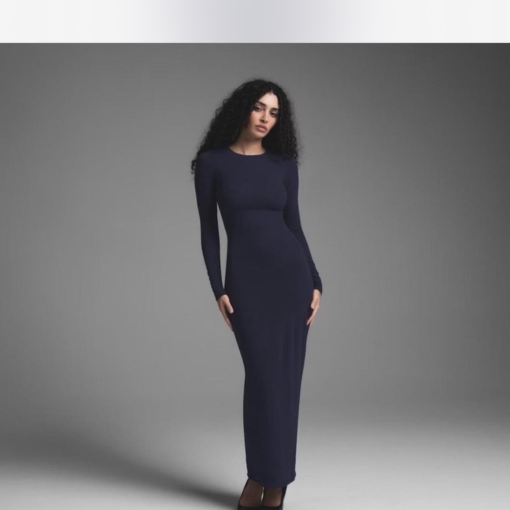 Backless Maxi - Picture 2 of 5